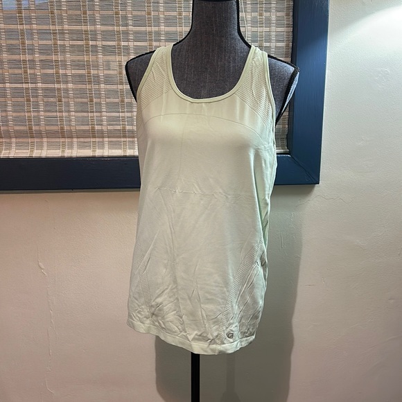 NWOT - Gapfit tank top - Picture 1 of 7